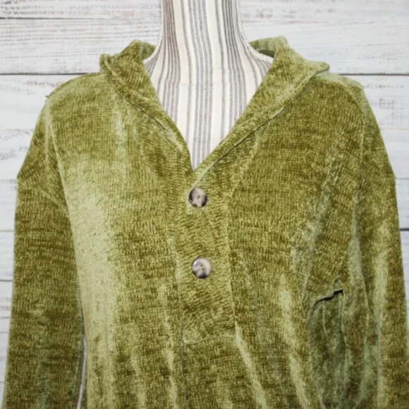 Chelsea & Theodore Green half button down Sweater Size Small - Picture 3 of 6